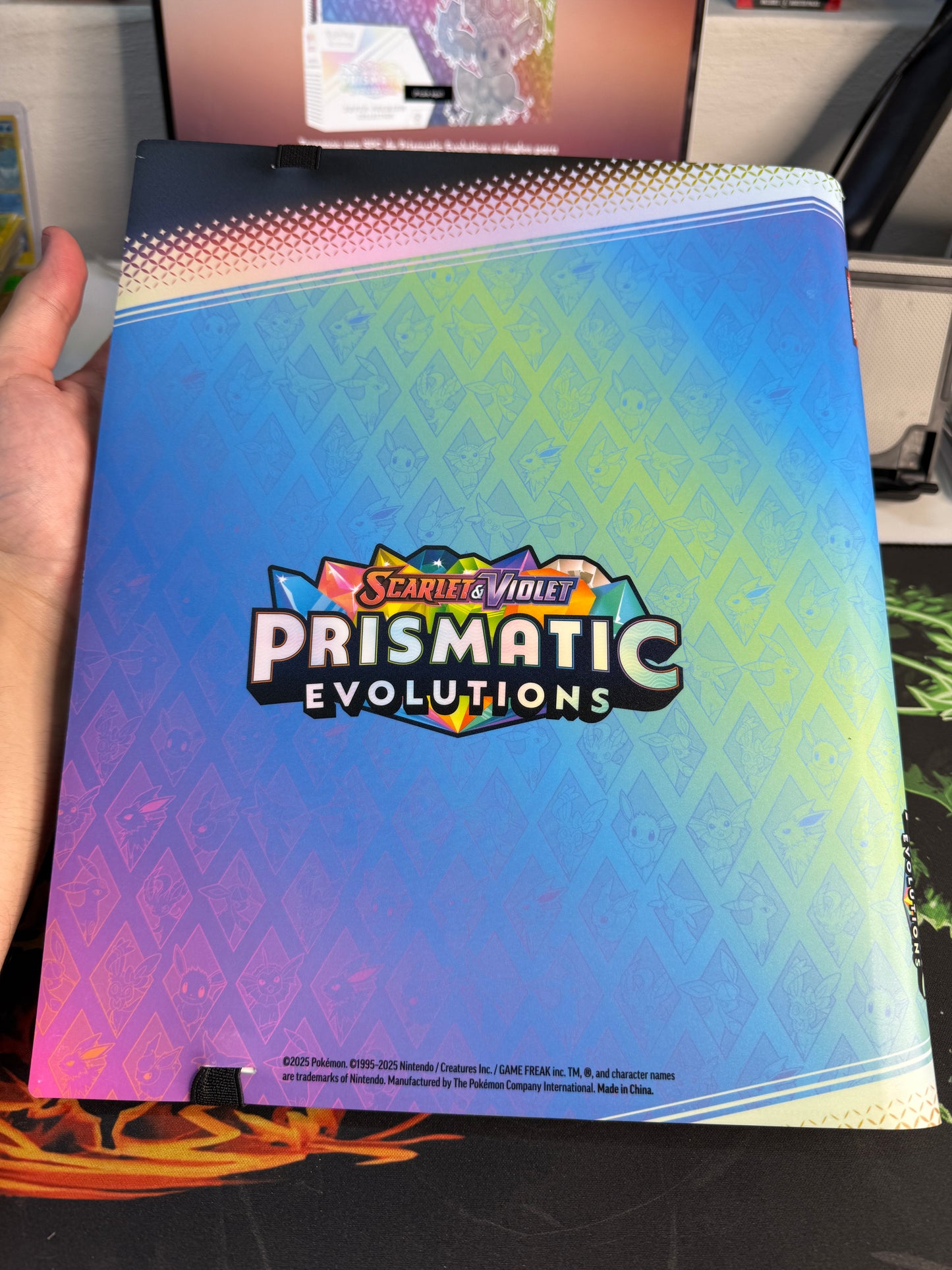 Binder de Prismatic Evolutions